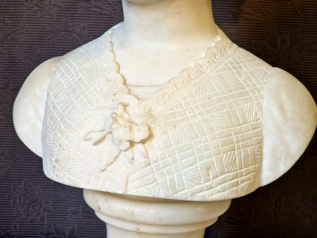 Bust Of A Woman In Alabaster And Marble-photo-2
