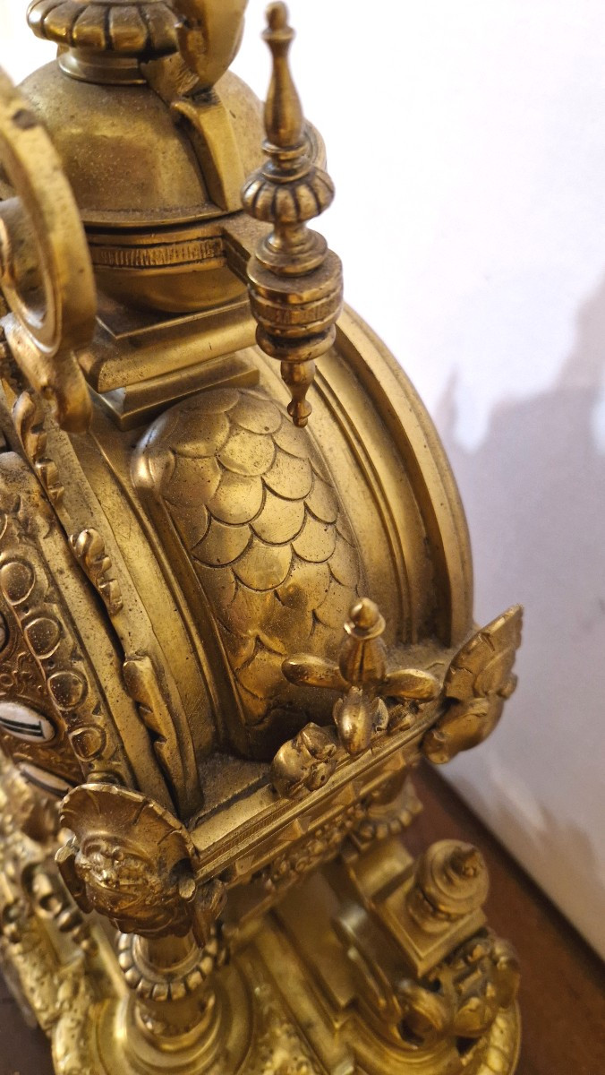 Pendule de cheminée de style Napoléon III en bronze doré.-photo-5