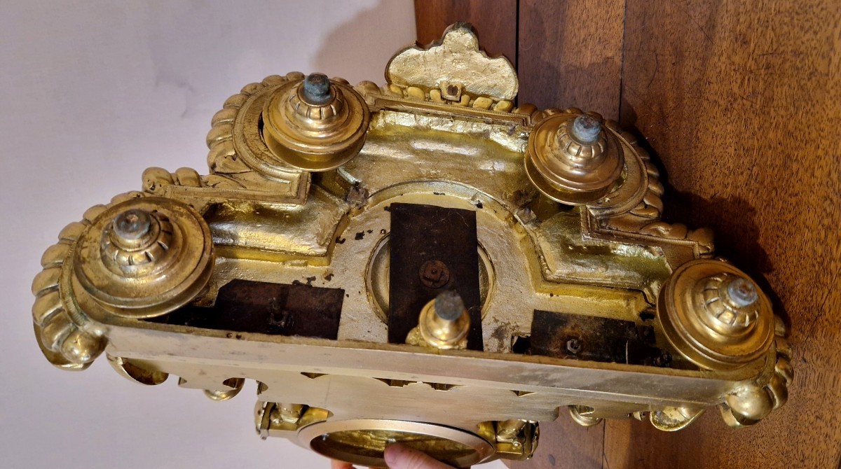 Pendule de cheminée de style Napoléon III en bronze doré.-photo-6