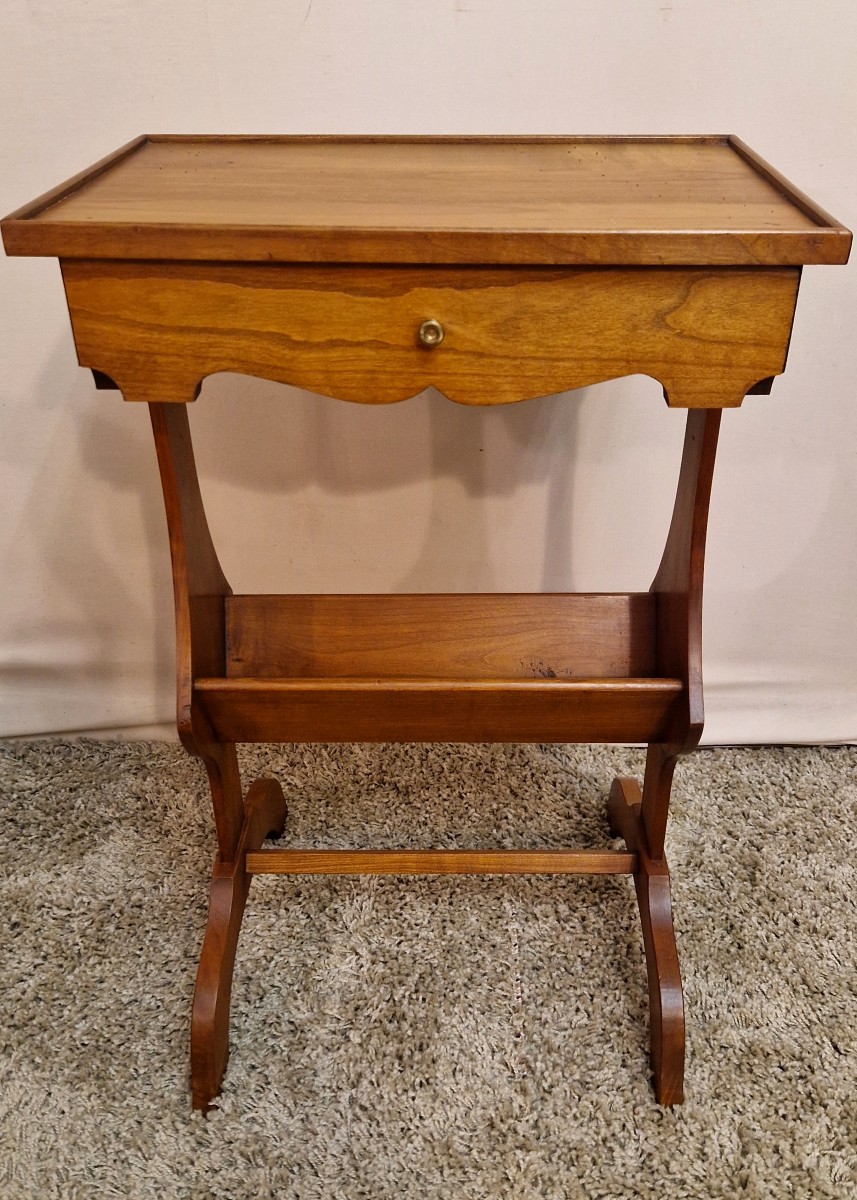 Table d'appoint en merisier XXe