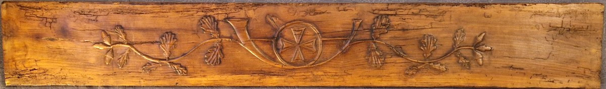 Boiserie fronton ornementation intérieur XIXe