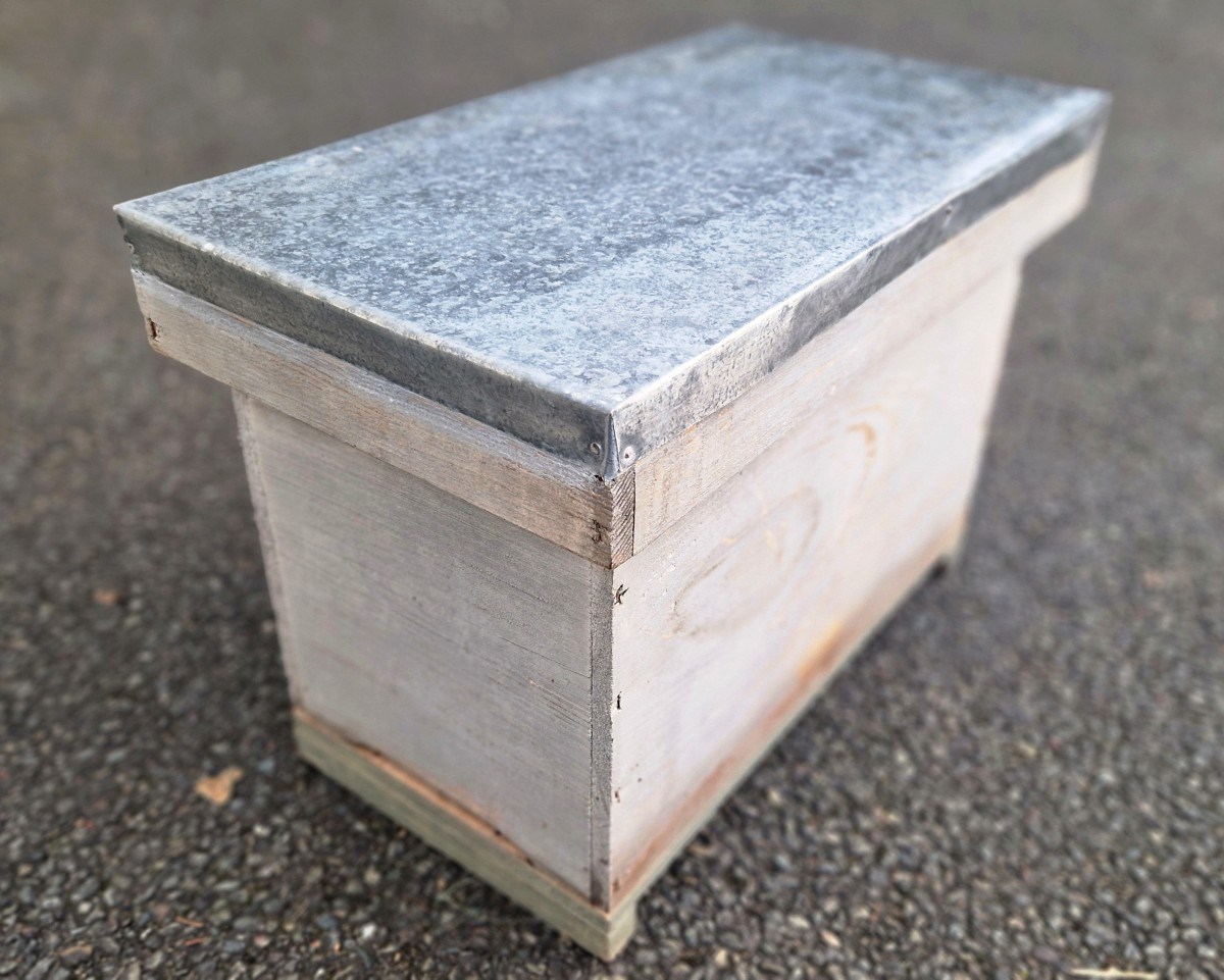 Petit banc coffre de jardin - Art populaire- XXe