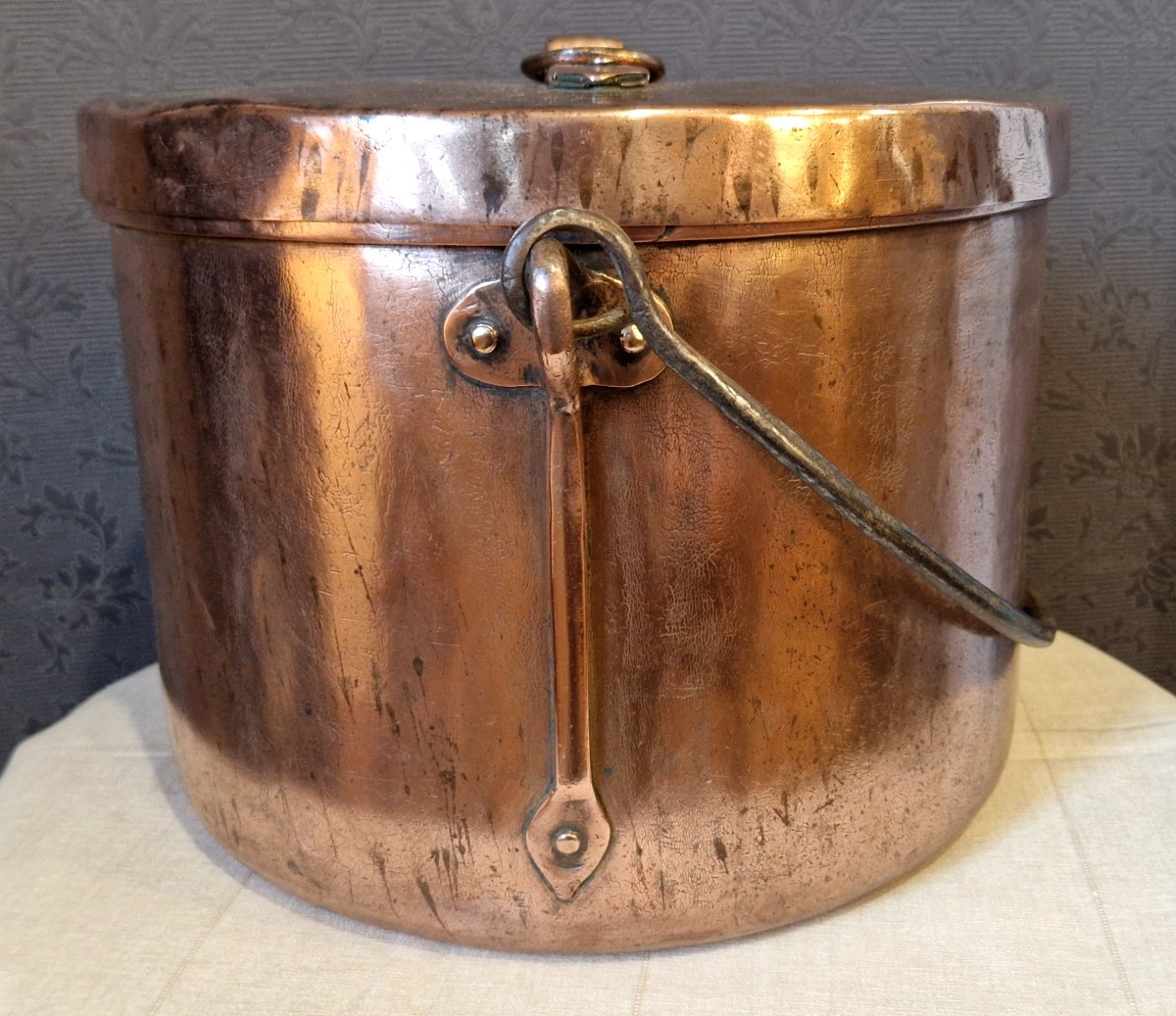 Large 18th-century Copper Cauldron-photo-2