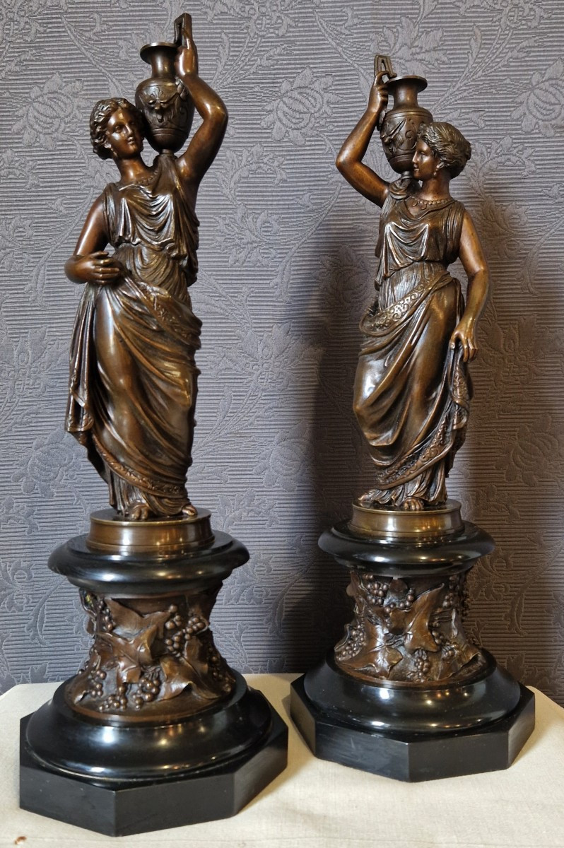Pair Of Antique-style Female Figures - Bronze 19th C