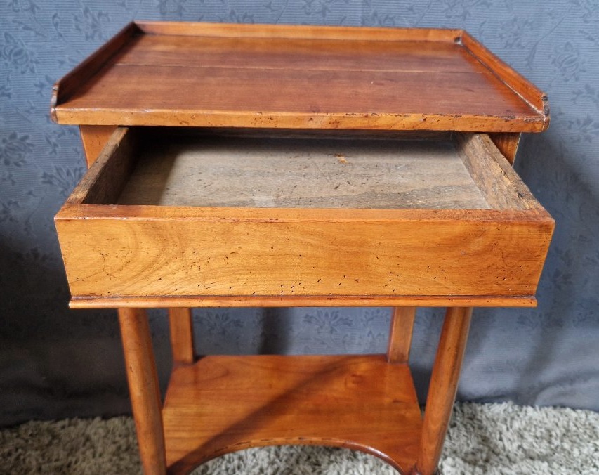 Table d'appoint en merisier XXe-photo-6