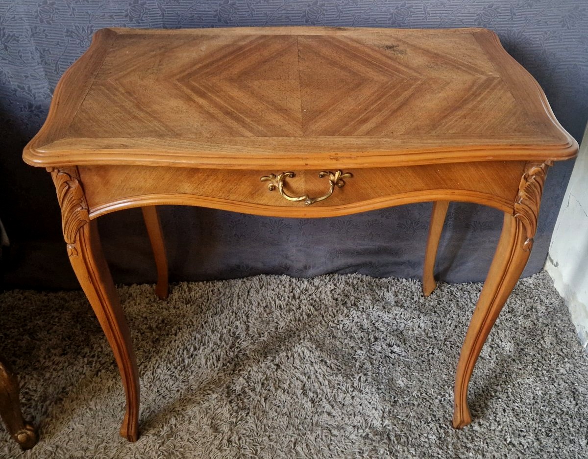 Table bureau de style Louis XV  noyer