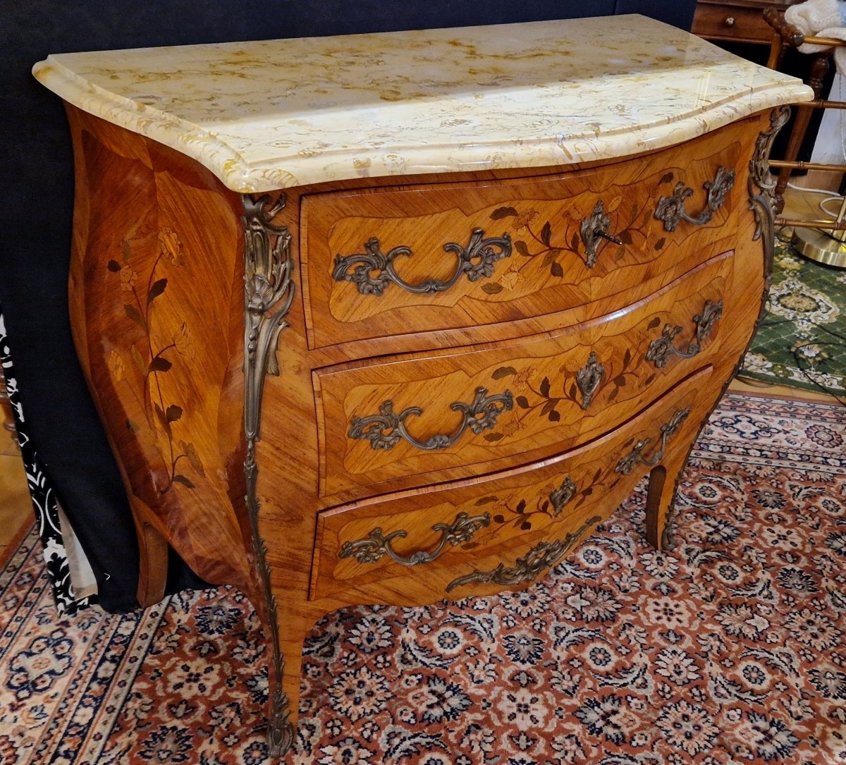 Commode Galbée en Marqueterie – Estampillée R. BACCHIN XXe 