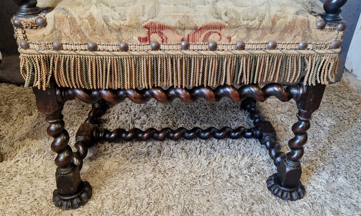 Fauteuil de style Louis XIII-photo-1