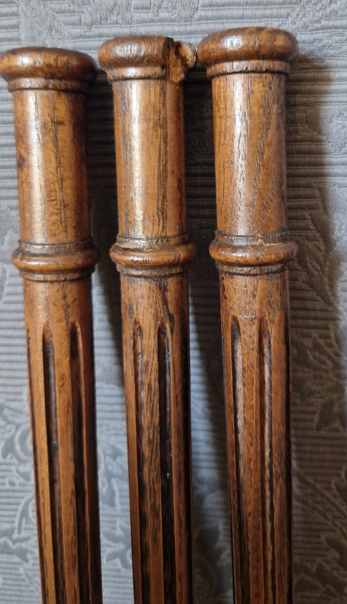 Wood Paneling With 3 Columns And Decorative Elements -photo-2