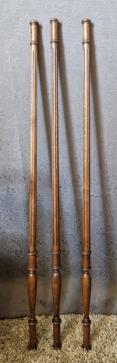 Wood Paneling With 3 Columns And Decorative Elements -photo-1