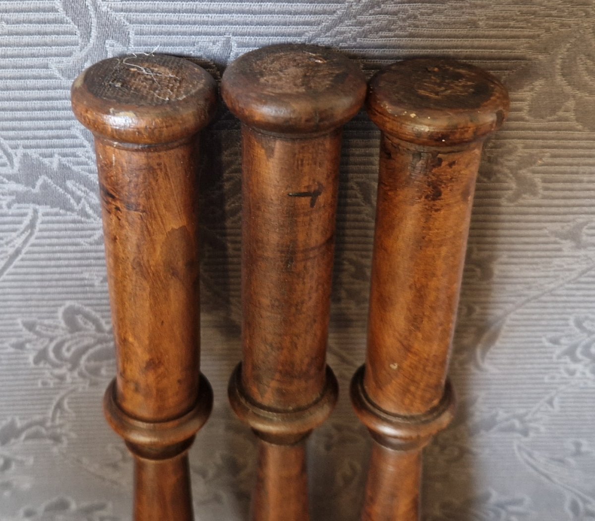 Wood Paneling With 3 Columns And Decorative Elements -photo-2