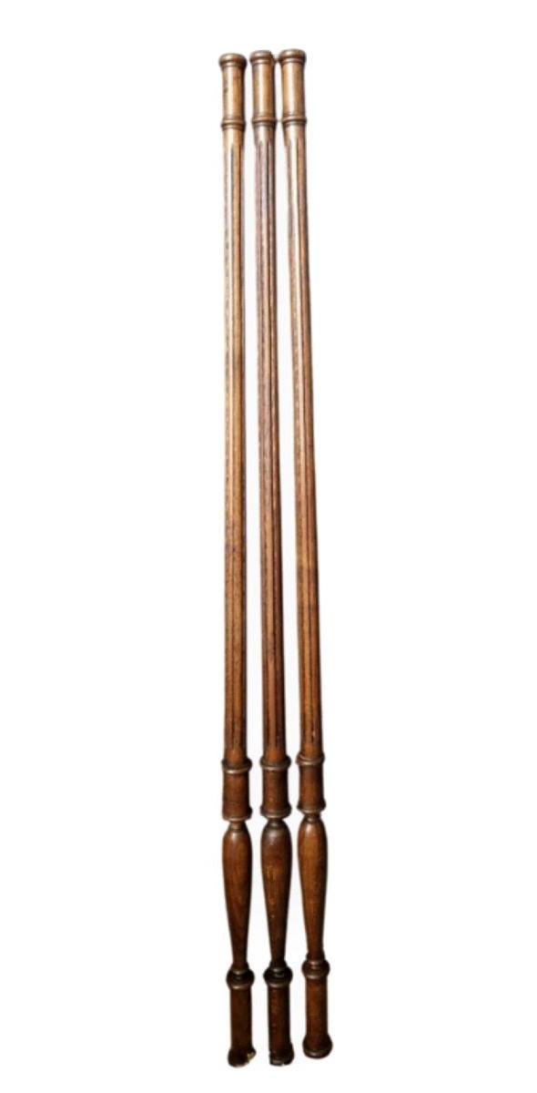 Wood Paneling With 3 Columns And Decorative Elements 