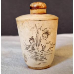 Tabatière à Double Décor De Scènes érotiques Début XXème Chine