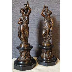 Pair Of Antique-style Female Figures - Bronze 19th C