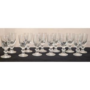 12 petits verres en cristal