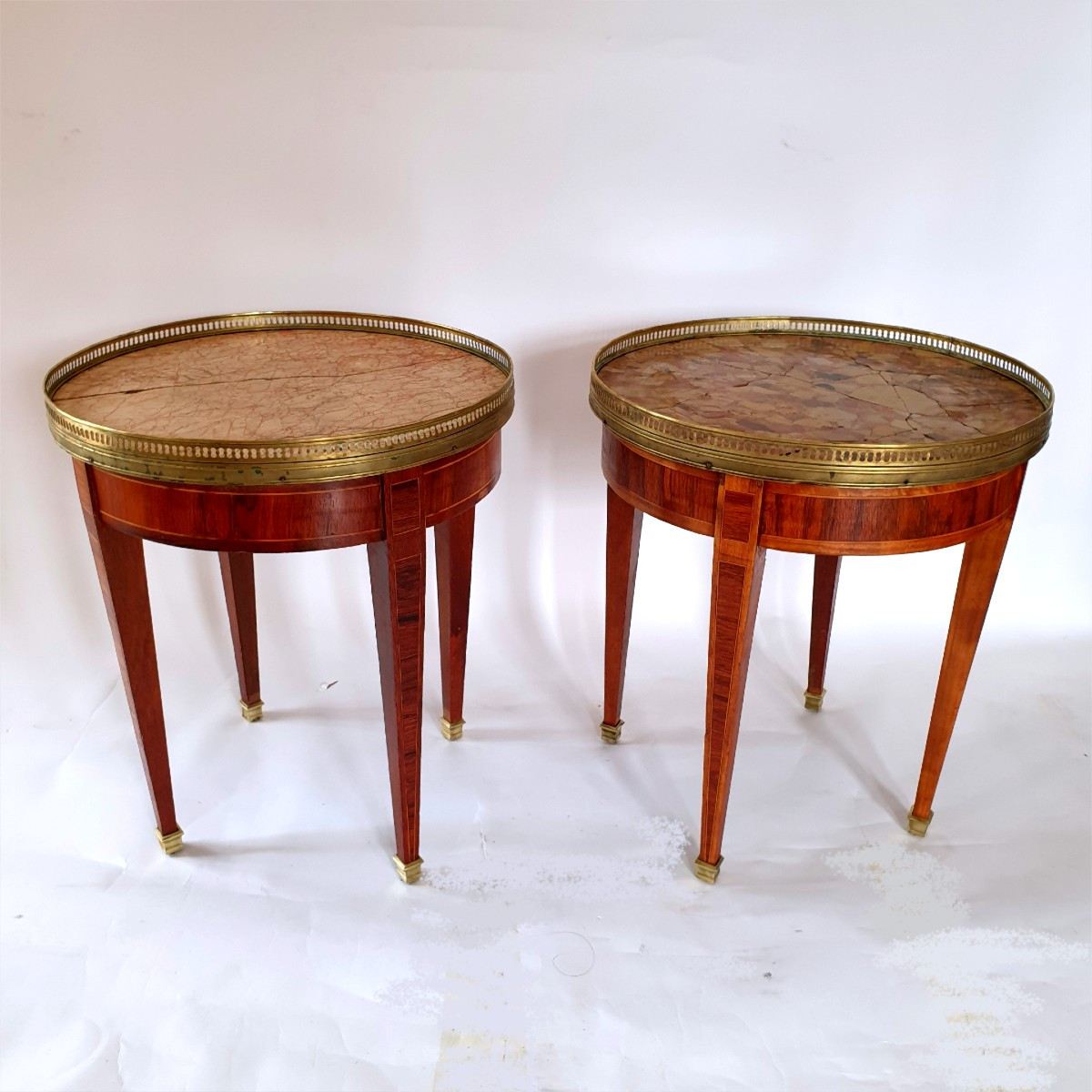 Paire de délicates guéridons de style Directoire. Gueridon