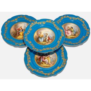 Ensemble De Quatre Assiettes En Caractères De Sèvres.  A Fond Bleu Céleste.