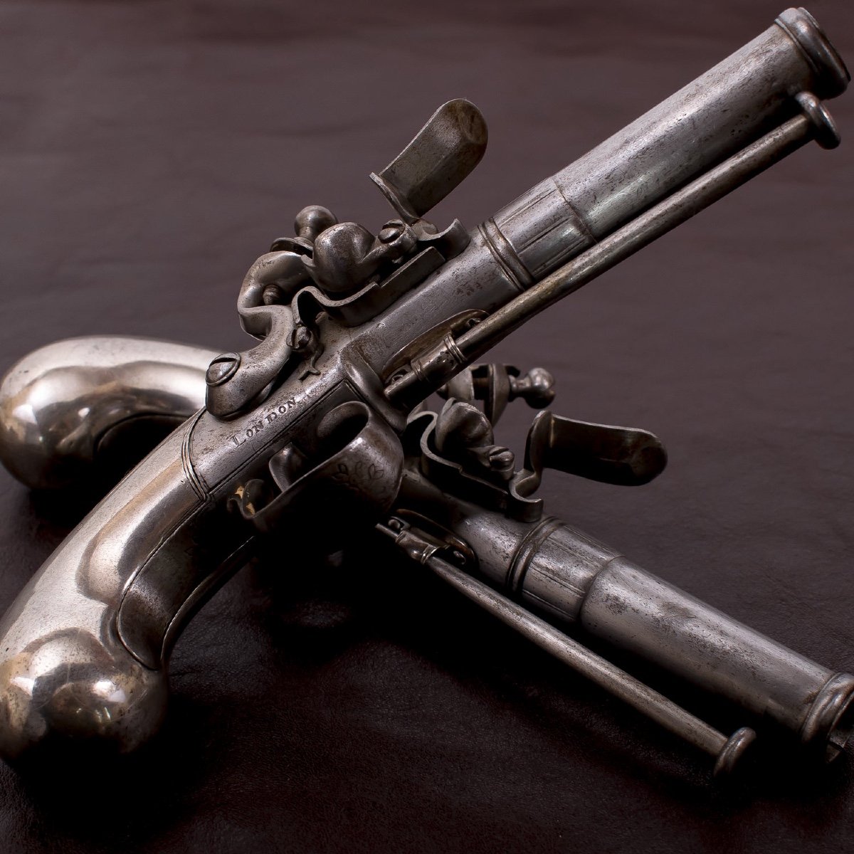 Pair Of Queen Anne Type All Metal Pistols Signed London-photo-2