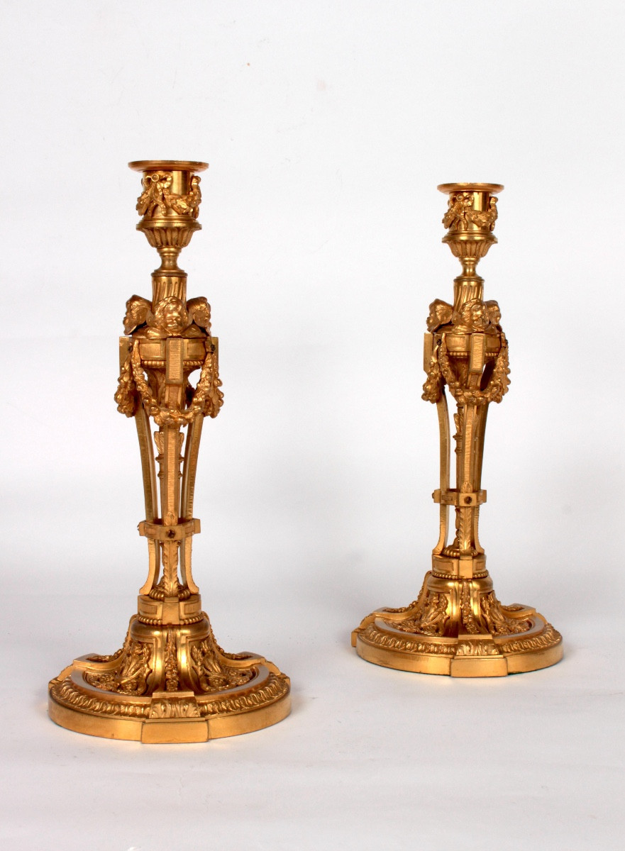 PAIRE DE FLAMBEAUX DE STYLE LOUIS XVI PREMIERE MOITIE DU XIXe SIECLE