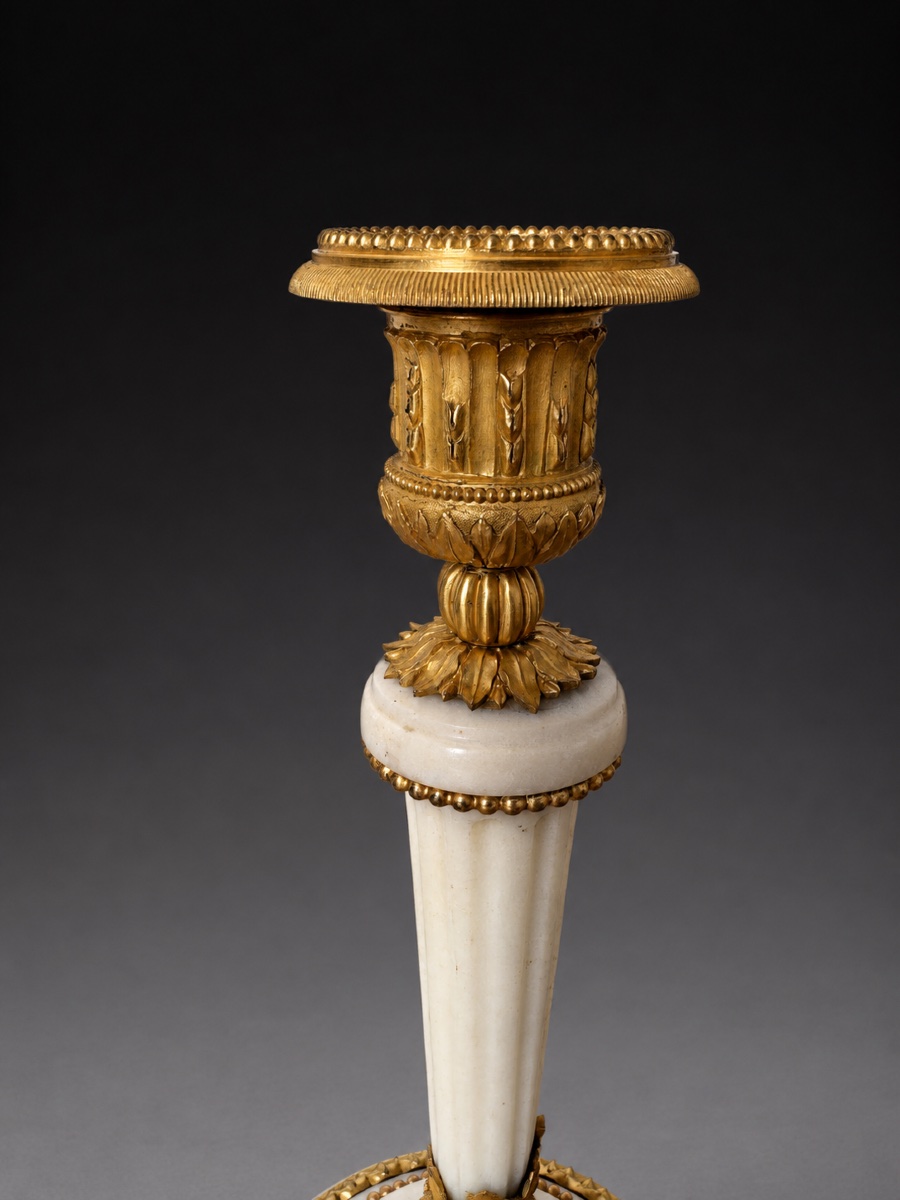 PAIRE DE FLAMBEAUX D'EPOQUE LOUIS XVI DE LA FIN DU XVIIIe SIÈCLE-photo-2