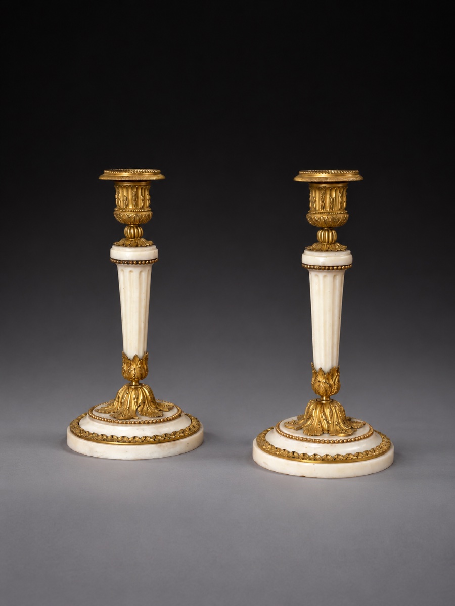 PAIRE DE FLAMBEAUX D'EPOQUE LOUIS XVI DE LA FIN DU XVIIIe SIÈCLE
