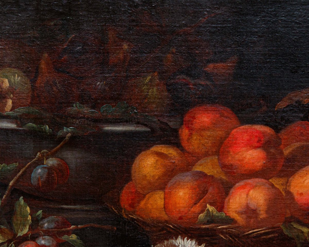 Nature morte avec figues, pêches, raisins et fleurs-photo-3