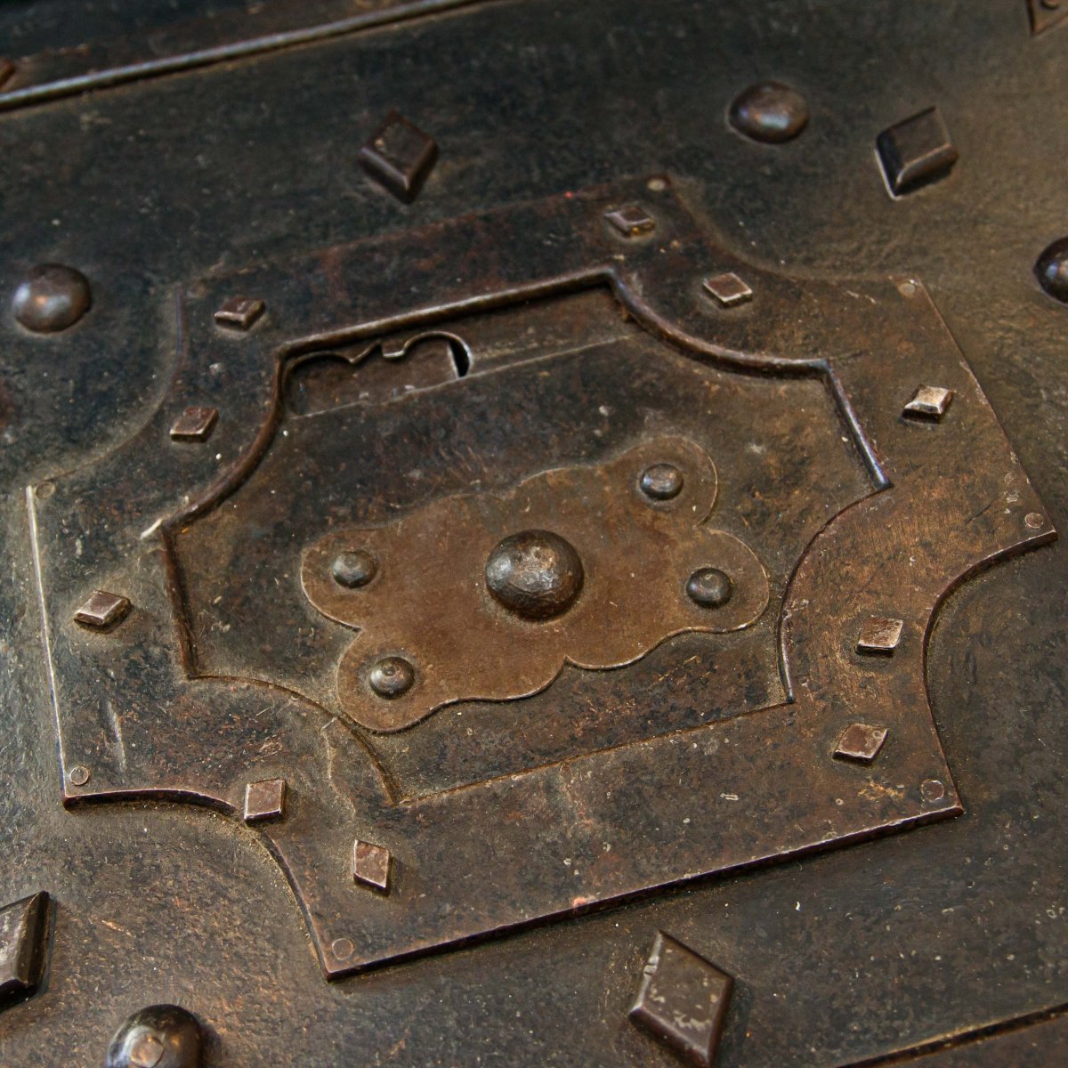 17th Century, Chests Safe-photo-1