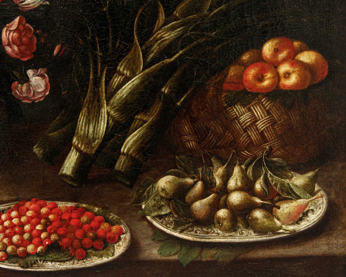 École lombarde du XVIIe siècle, Nature morte avec plats, fleurs et fruits-photo-2