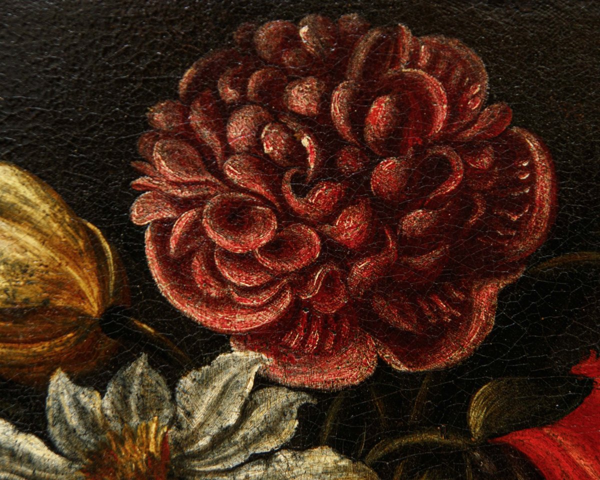 École lombarde du XVIIe siècle, Nature morte avec plats, fleurs et fruits-photo-7