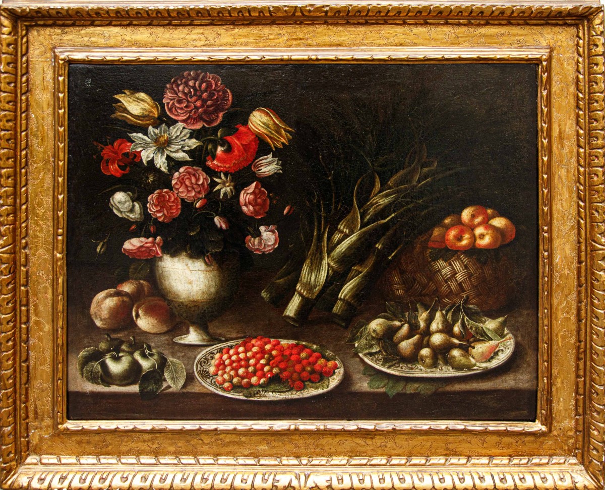 École lombarde du XVIIe siècle, Nature morte avec plats, fleurs et fruits