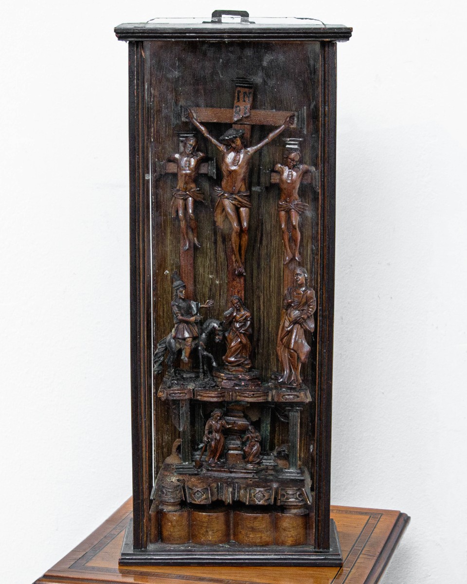 Sculpteur d’outre-Alpes du XVIIe siècle, Relief en bois avec Crucifixion et Noli me tangere