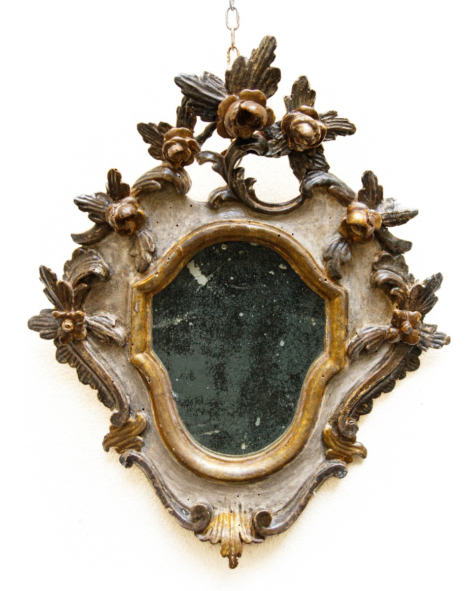 XVIIIe siècle, Miroir avec des fleurs