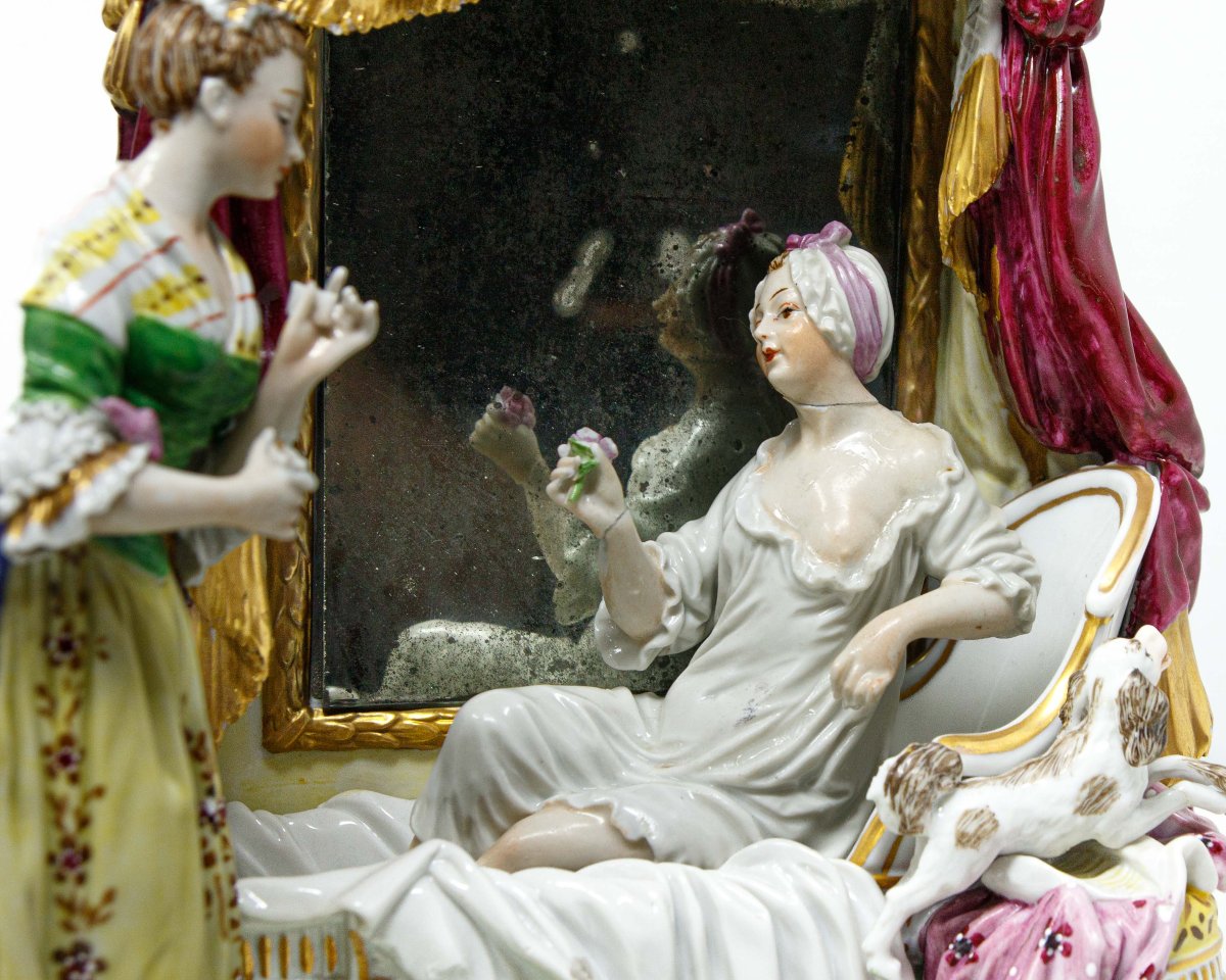 Manufacture de Dresde, XIXe siècle, Couple de scènes domestiques avec miroir et baldaquin-photo-1