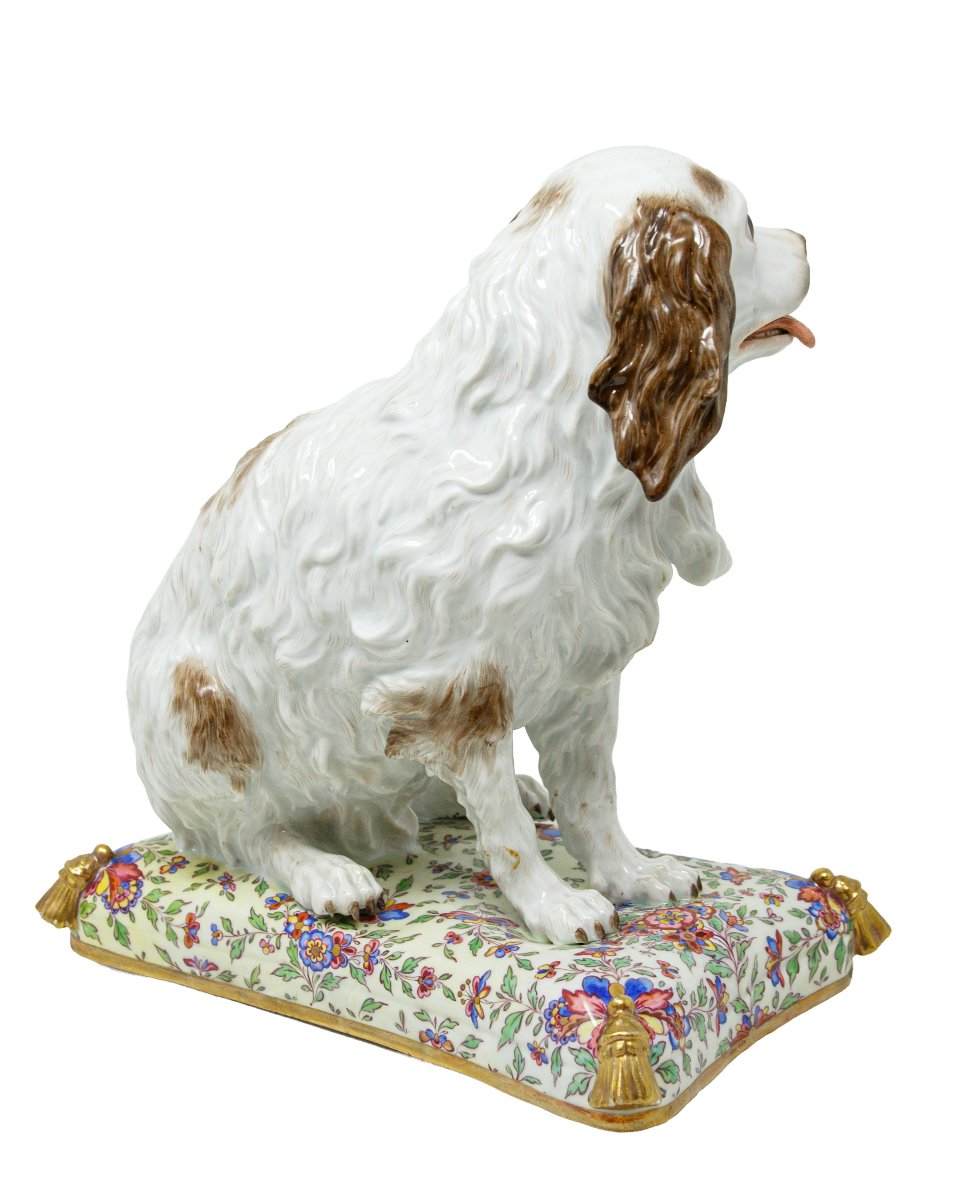 Porcelaine de Meissen, seconde moitié du XVIIIe siècle, Chiot de Bolognaise sur un coussin-photo-2