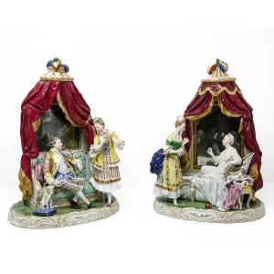 Manufacture de Dresde, XIXe siècle, Couple de scènes domestiques avec miroir et baldaquin