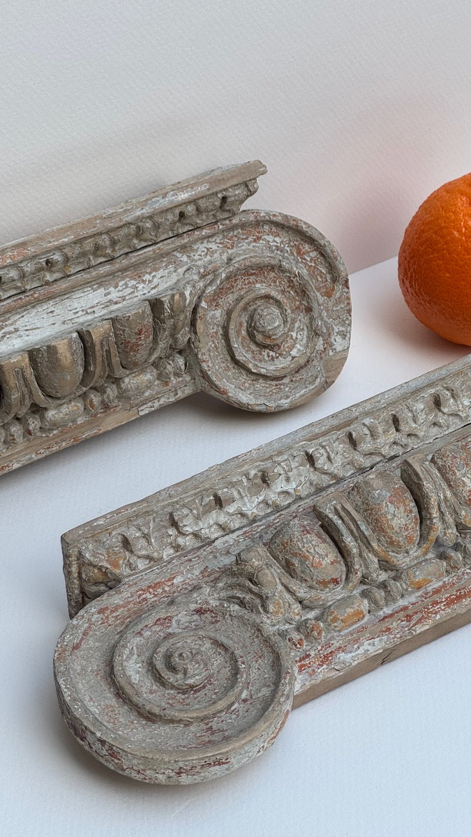 Paire d’appliques murales en bois sculpté–Chapiteaux ioniques fragmentaires–Antique-photo-3