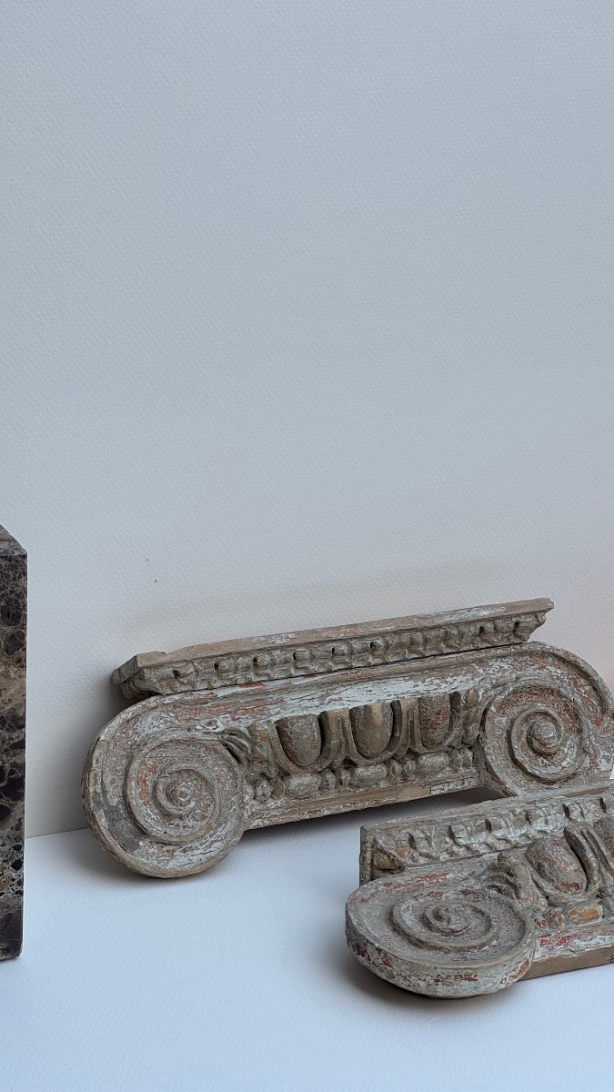 Paire d’appliques murales en bois sculpté–Chapiteaux ioniques fragmentaires–Antique-photo-4