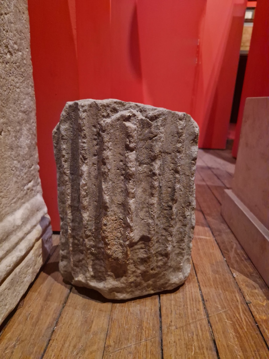 Fragment Of A Fluted Marble Column - Antique - Roman-photo-1