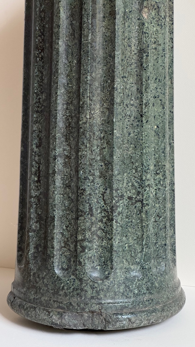 Fragment de colonne cannelée en serpentine marbre vert, goût de l'Antique-photo-3