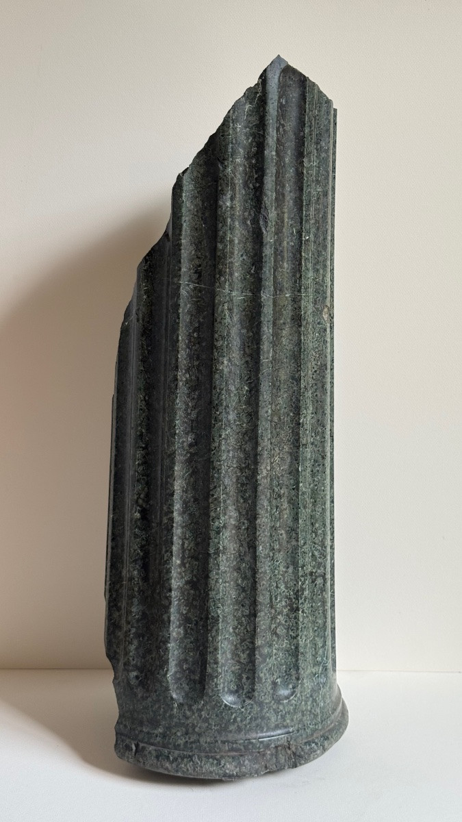 Fragment de colonne cannelée en serpentine marbre vert, goût de l'Antique-photo-4