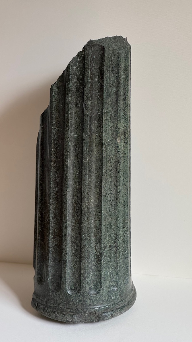 Fragment de colonne cannelée en serpentine marbre vert, goût de l'Antique-photo-8
