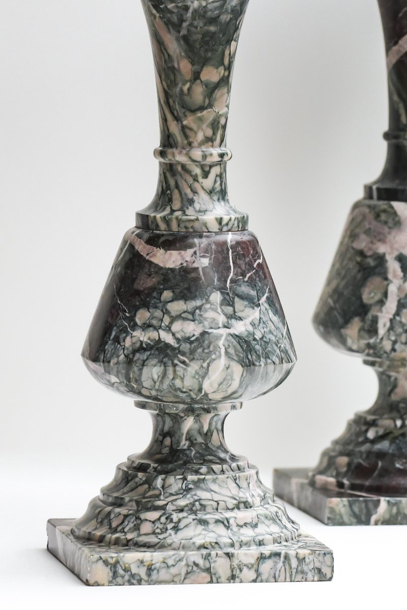 Paire de vases cornets néoclassiques en marbre de Campan grand mélange-photo-1