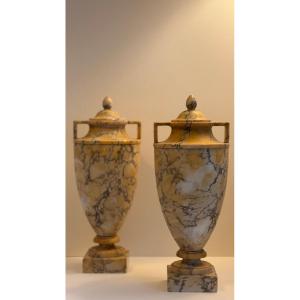 Paire d'urnes couvertes en marbre jaune-Vase-XIXe siècle-Néoclassique