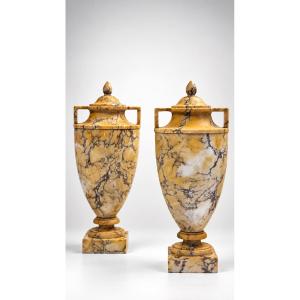 Paire d'urnes couvertes en marbre jaune-Vase-XIXe siècle-Néoclassique