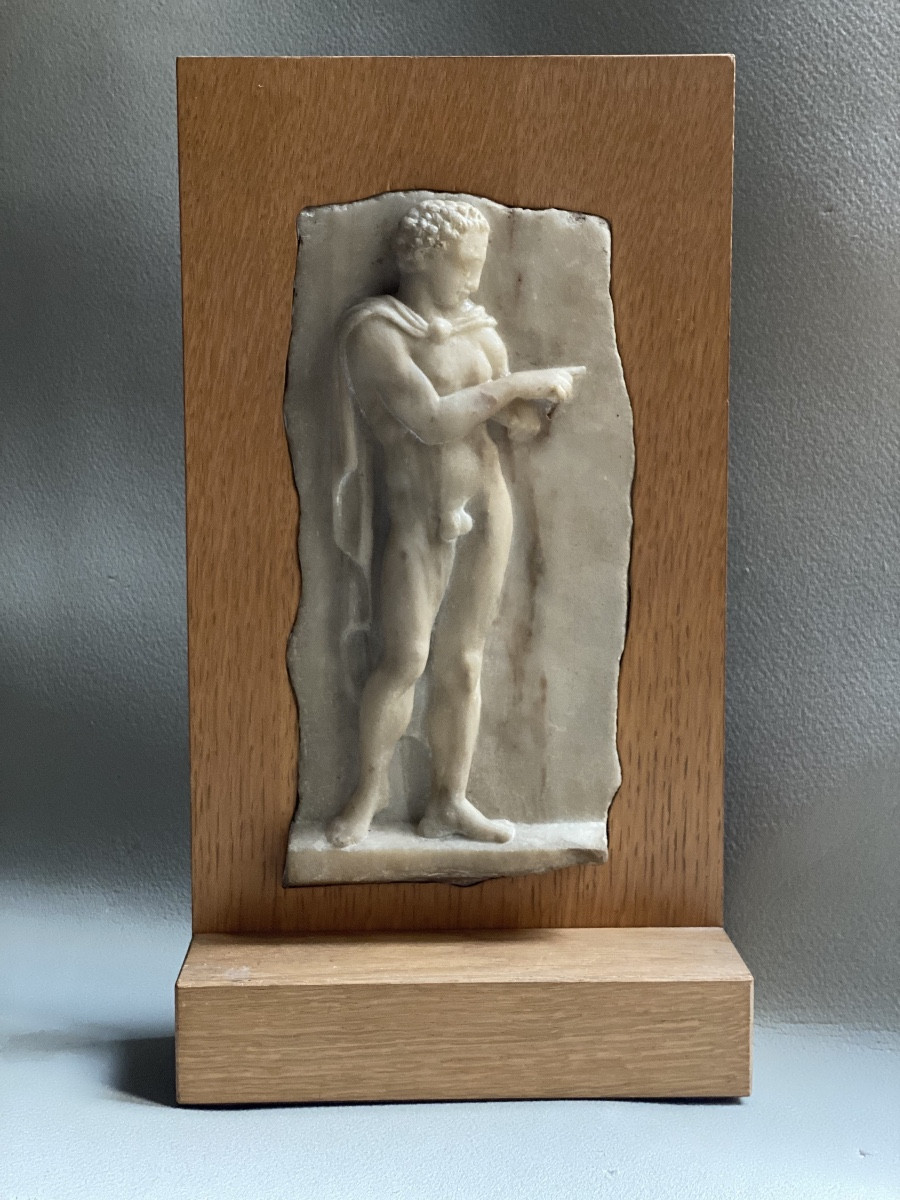 Bas relief fragment stèle antique greco-romaine hellénistique, homme athlète nu marbre