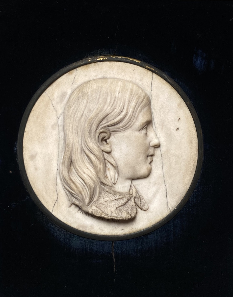 Médaillon en marbre signé François Daré 1847 portrait romantique de jeune femme de profil-photo-2