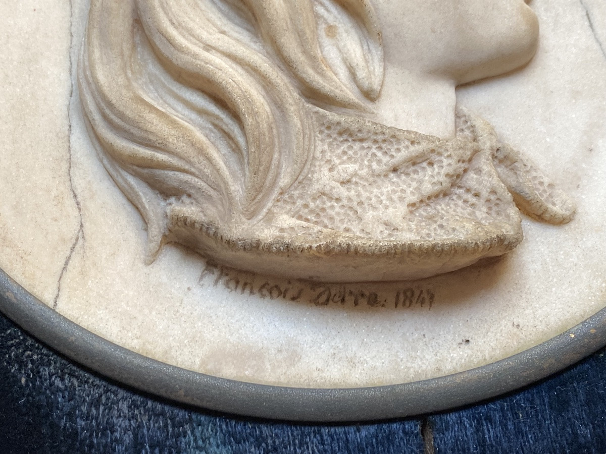 Médaillon en marbre signé François Daré 1847 portrait romantique de jeune femme de profil-photo-4
