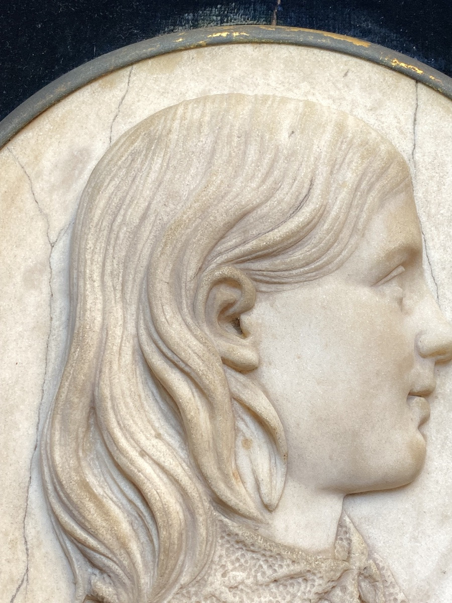 Médaillon en marbre signé François Daré 1847 portrait romantique de jeune femme de profil-photo-2