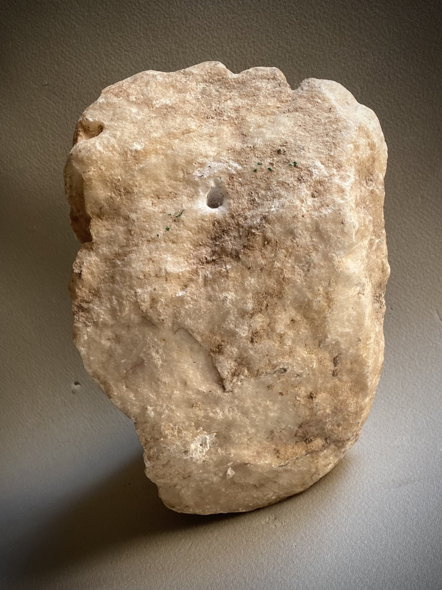 Fragment d’un grand chapiteau Corinthien , marbre romain antique grande feuille d’acanthe -photo-1