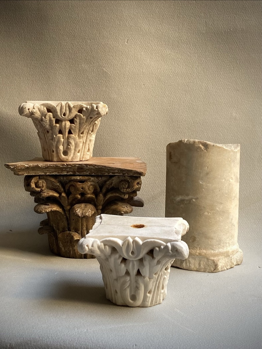 Pair Of Corinthian Capitals In Marble, Modeled After Ancient Examples, With A Base -photo-4